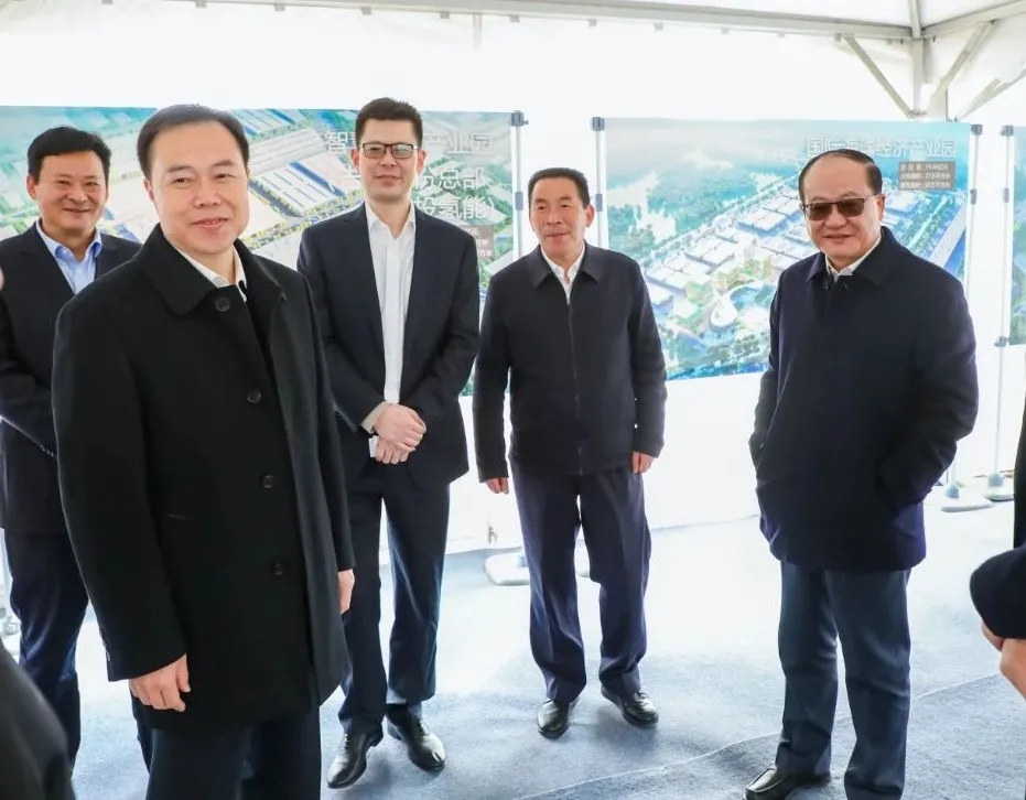 易鐵軍出席吉林省交通材料產(chǎn)業(yè)園項目開工儀式 易鐵軍出席吉林省交通材料產(chǎn)業(yè)園項目開工儀式