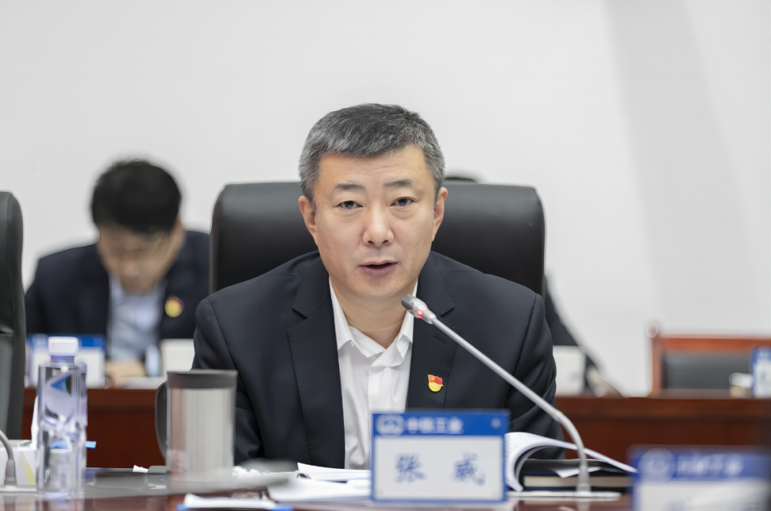 中國(guó)中鐵黨委常委、副總裁、總工程師孔遁參加指導(dǎo)中鐵工業(yè)黨委2022年度黨員領(lǐng)導(dǎo)干部民主生活會(huì)，并慰問勞模先進(jìn)代表