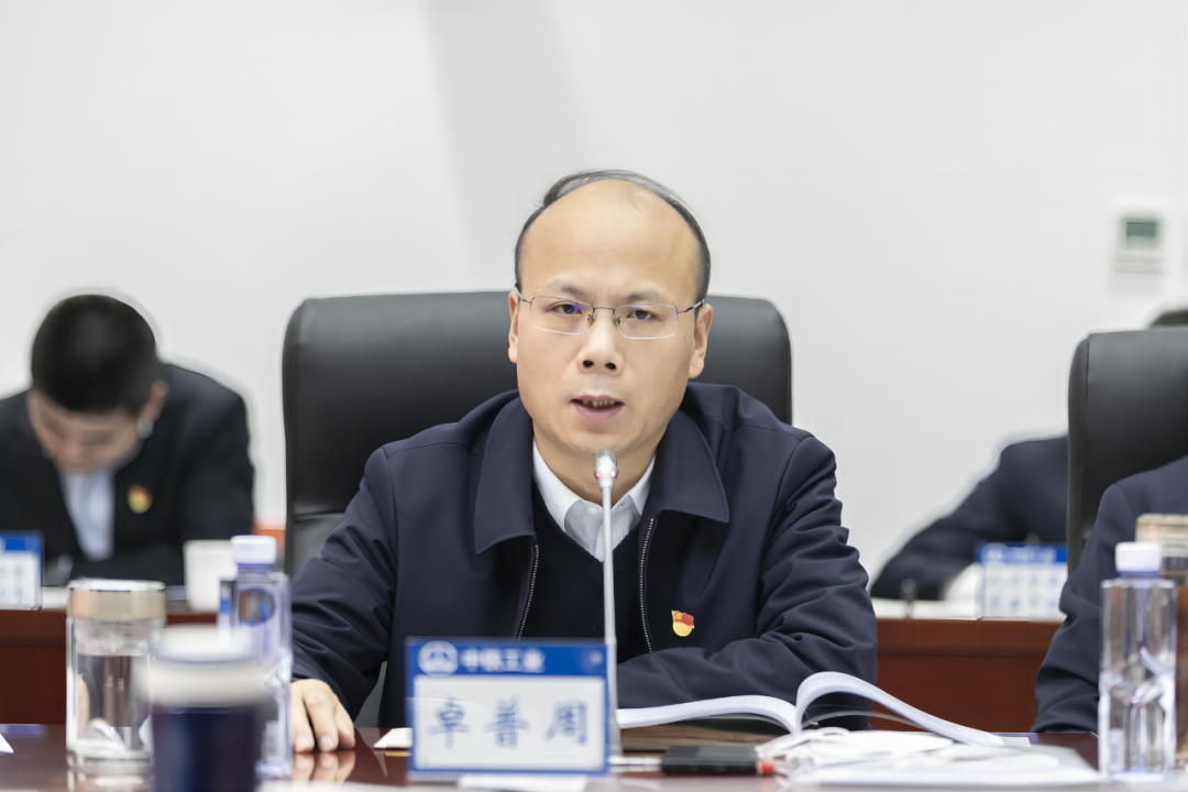 中國(guó)中鐵黨委常委、副總裁、總工程師孔遁參加指導(dǎo)中鐵工業(yè)黨委2022年度黨員領(lǐng)導(dǎo)干部民主生活會(huì)，并慰問勞模先進(jìn)代表