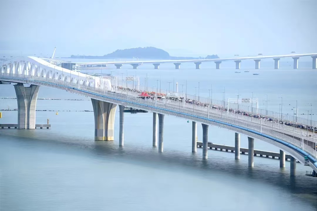 澳門大橋正式通車，“四橋飛架”助澳騰飛