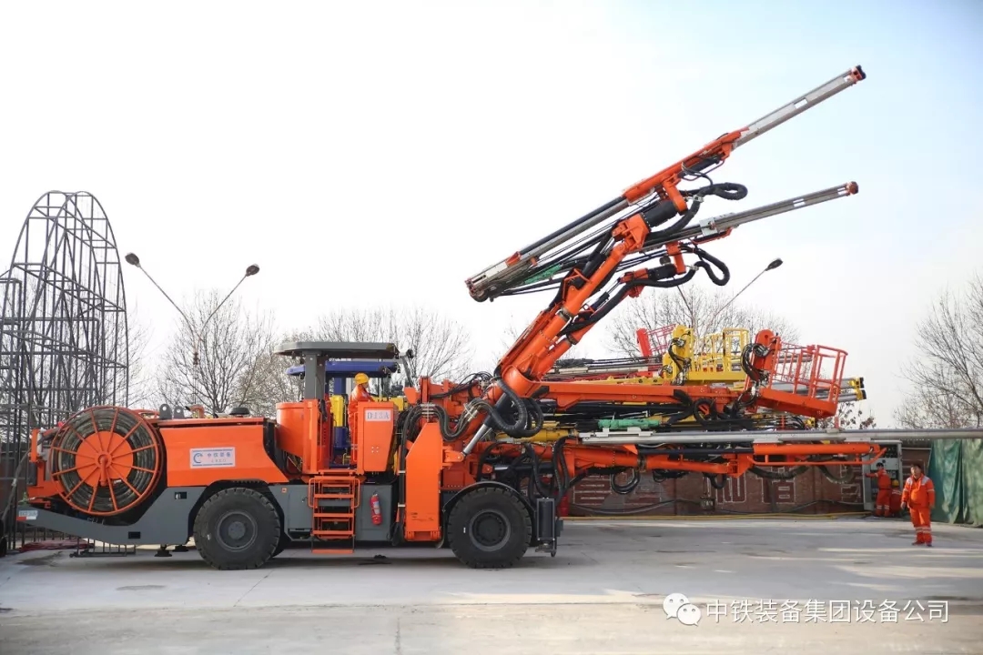 隧道施工神器———中鐵裝備三臂鑿巖臺(tái)車