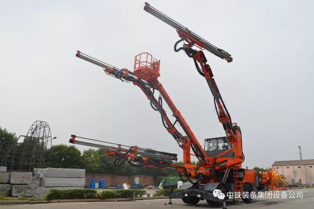 隧道施工神器———中鐵裝備三臂鑿巖臺(tái)車