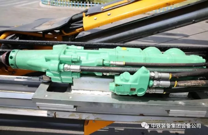 隧道施工神器———中鐵裝備三臂鑿巖臺(tái)車