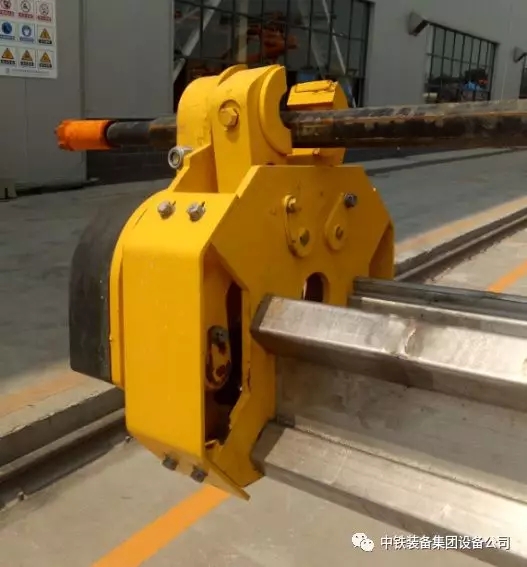 隧道施工神器———中鐵裝備三臂鑿巖臺(tái)車