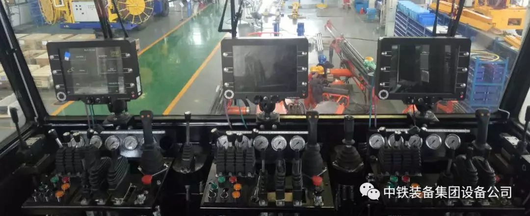 隧道施工神器———中鐵裝備三臂鑿巖臺(tái)車