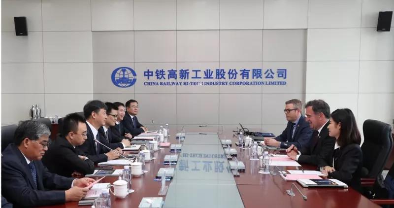 中鐵工業(yè)總經(jīng)理李建斌會見英國謝菲爾德市政廳行政長官一行
