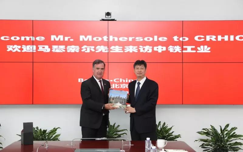 中鐵工業(yè)總經(jīng)理李建斌會見英國謝菲爾德市政廳行政長官一行