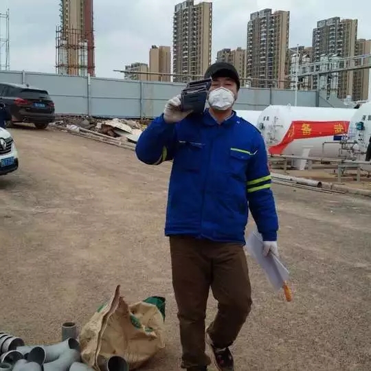火線入黨，讓鮮紅黨旗飄揚在戰(zhàn)“疫”一線！