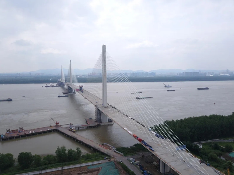 南京長江第五大橋“零誤差”合龍